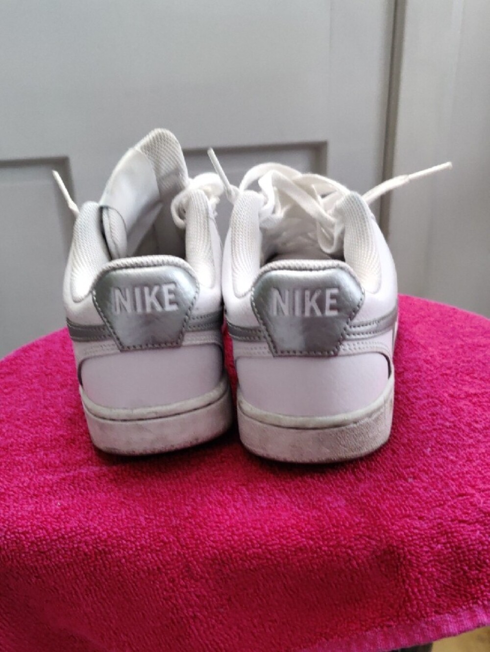 Nike White Low-Top Kids Sneakers - Picture 3 of 9